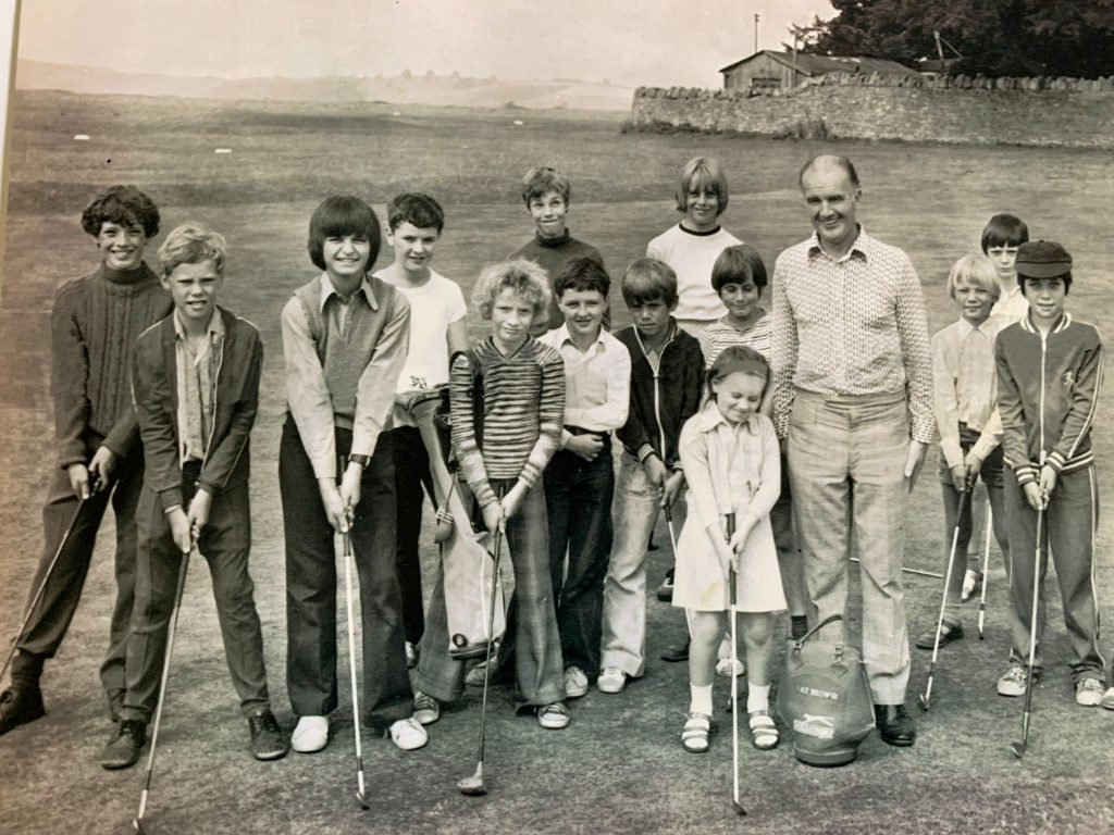 Historisches Foto: Golfunterricht mit Jonathan Strickland